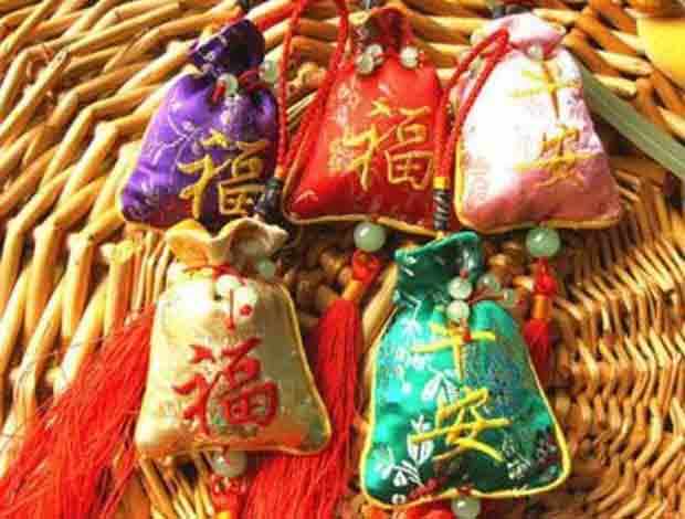 藕湖浜社区卫生服务站开展端午送香囊活动