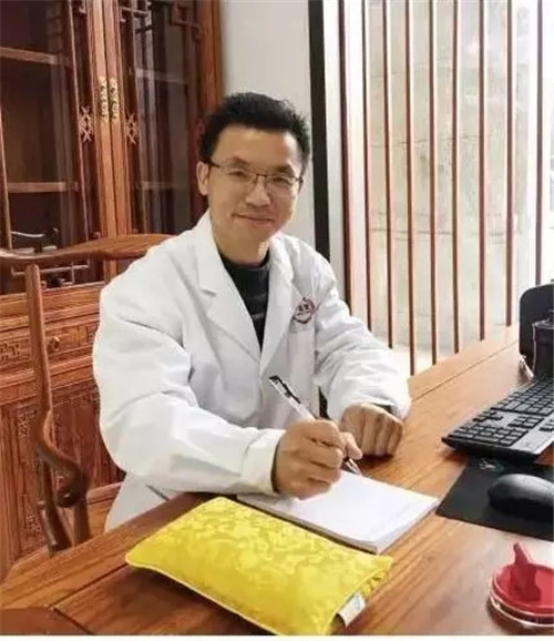 七代祖传中医匡泽红： 督脉熏蒸加中药内调 为睡眠障碍患者解除痛苦