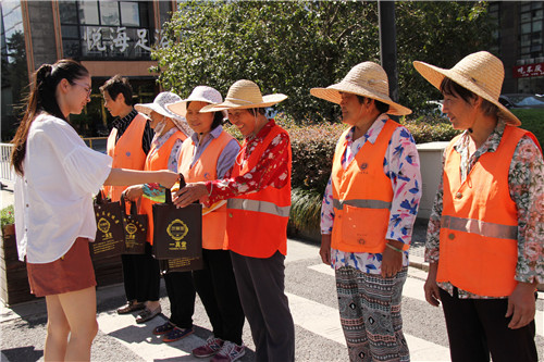 【一真堂工会】高温慰问到一线 盛夏酷暑送清凉