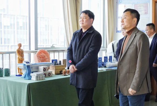 教育部职业教育与成人教育司副司长李英利一行莅临浙江一真堂·守真职业技能培训学校调研指导